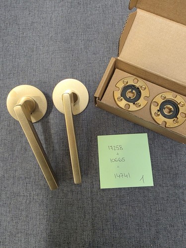 Clayton sprung door - clayton, handle
